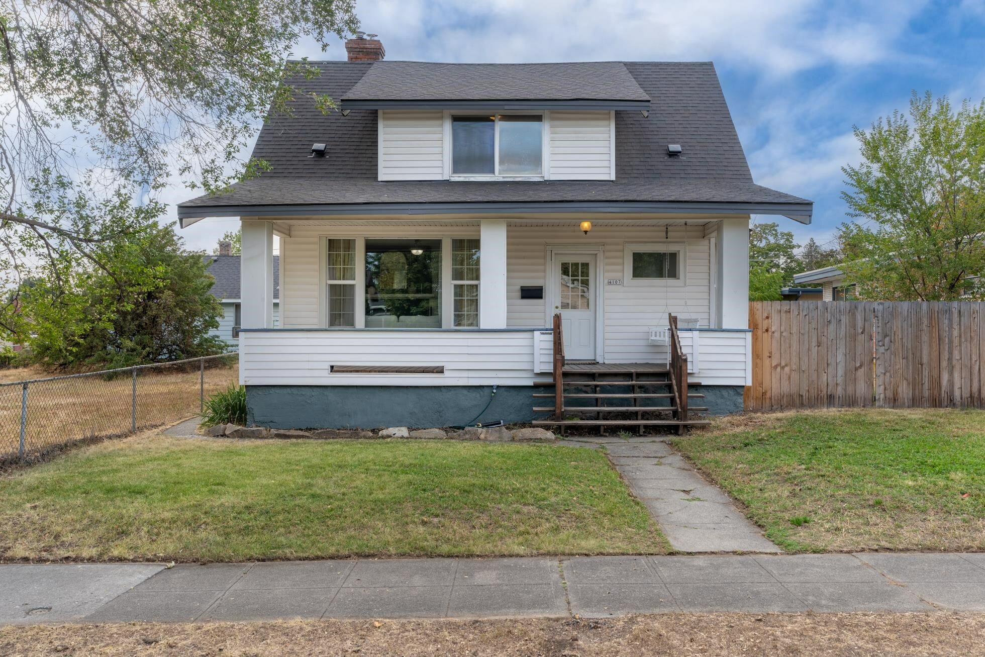 Property Photo:  4107 N Howard St  WA 99205 