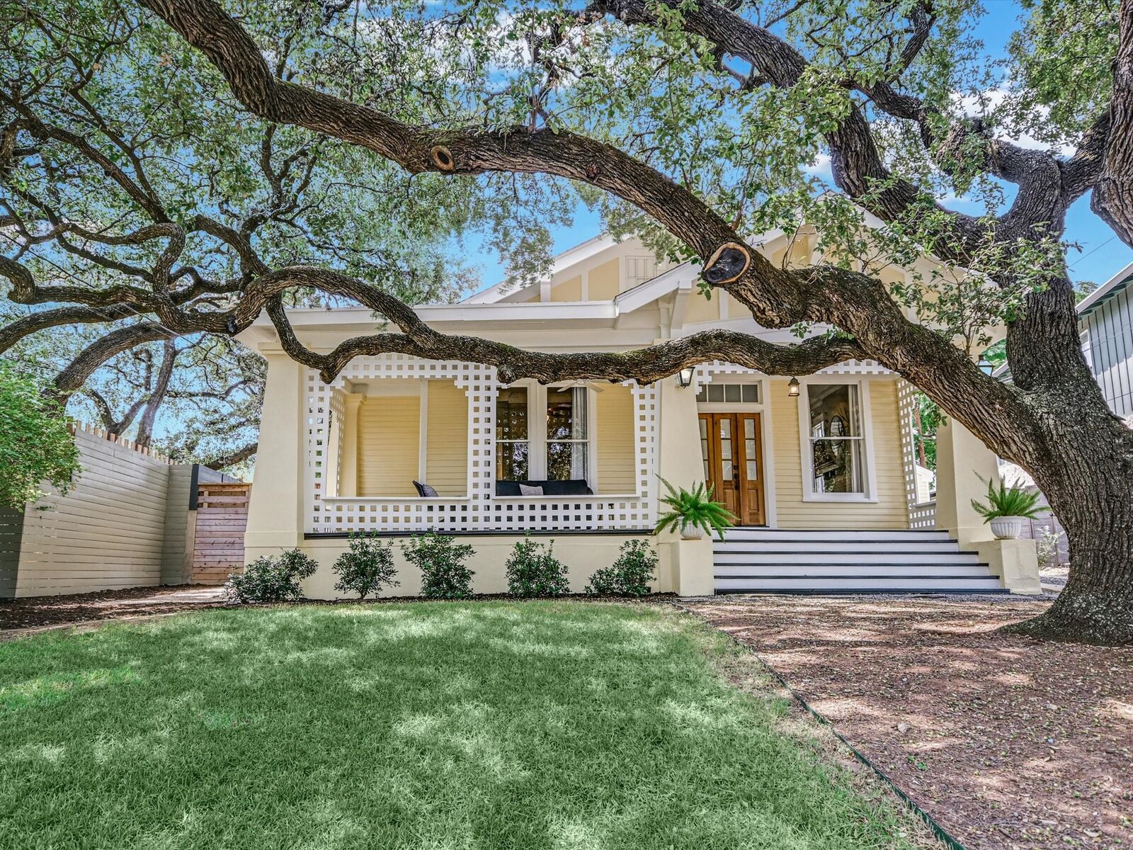 Property Photo: 211 Park Lane TX 78704