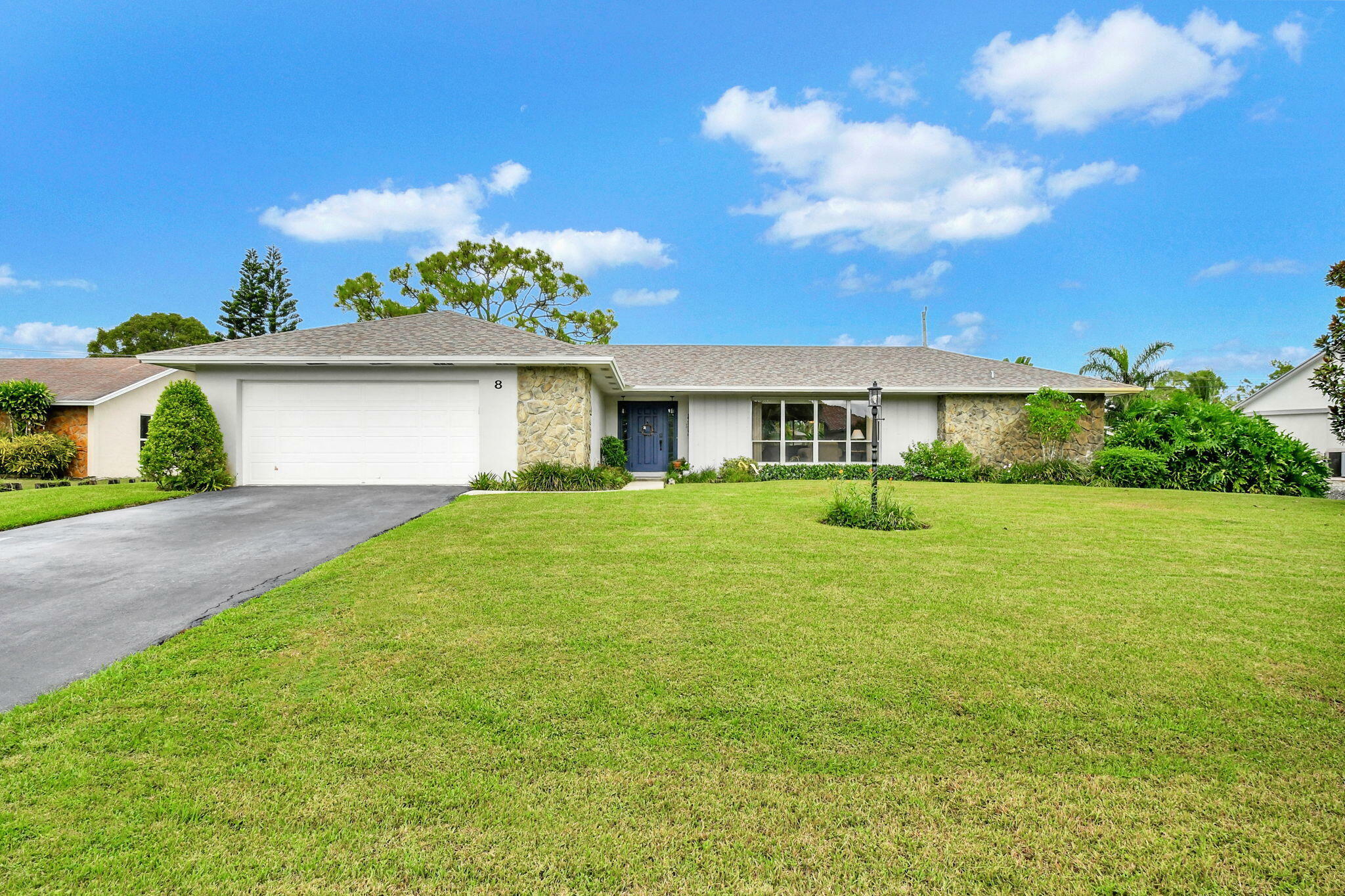 Property Photo:  8 W Cypress Road  FL 33467 