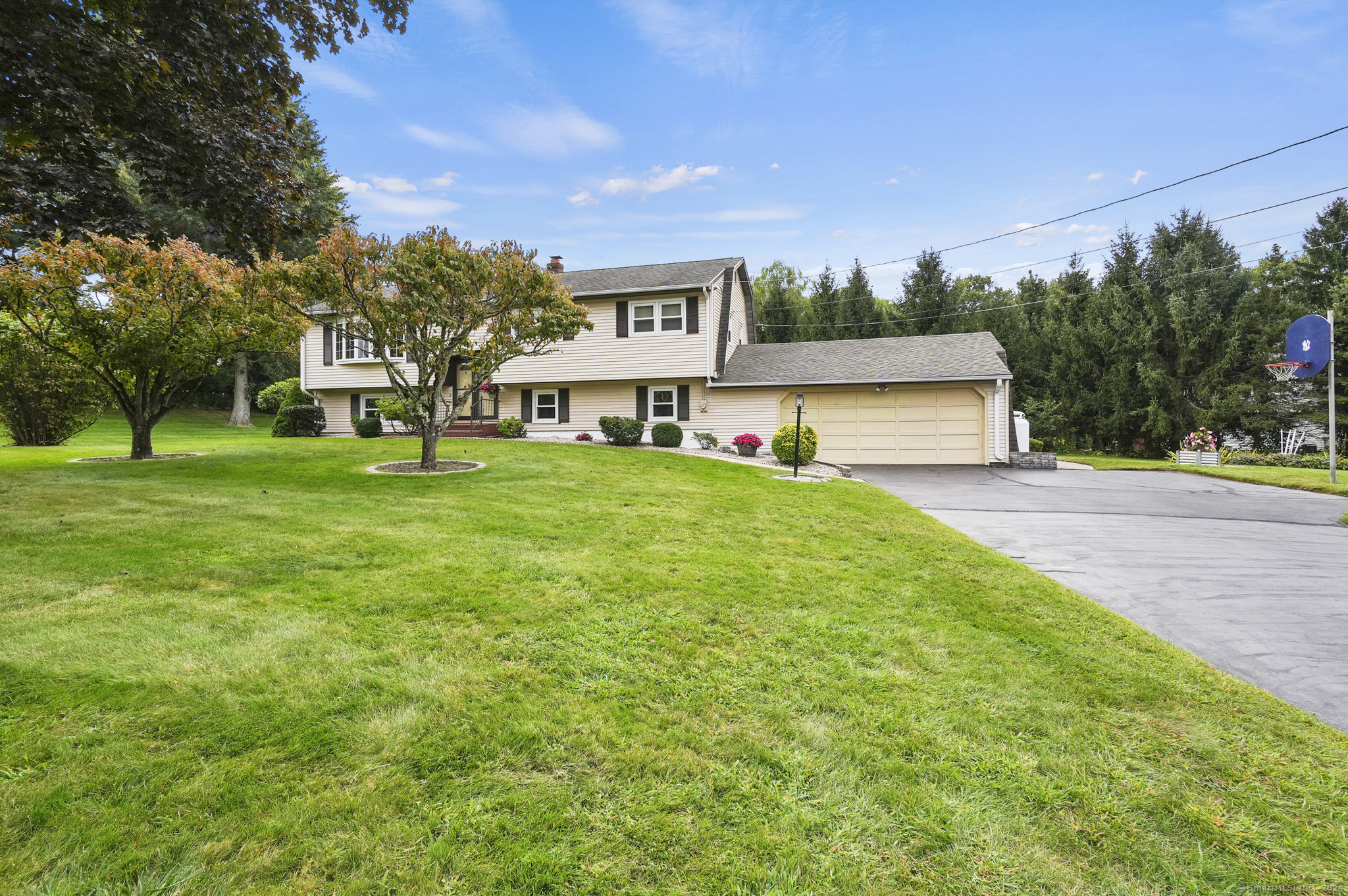 Property Photo:  11 Juniper Drive  CT 06473 