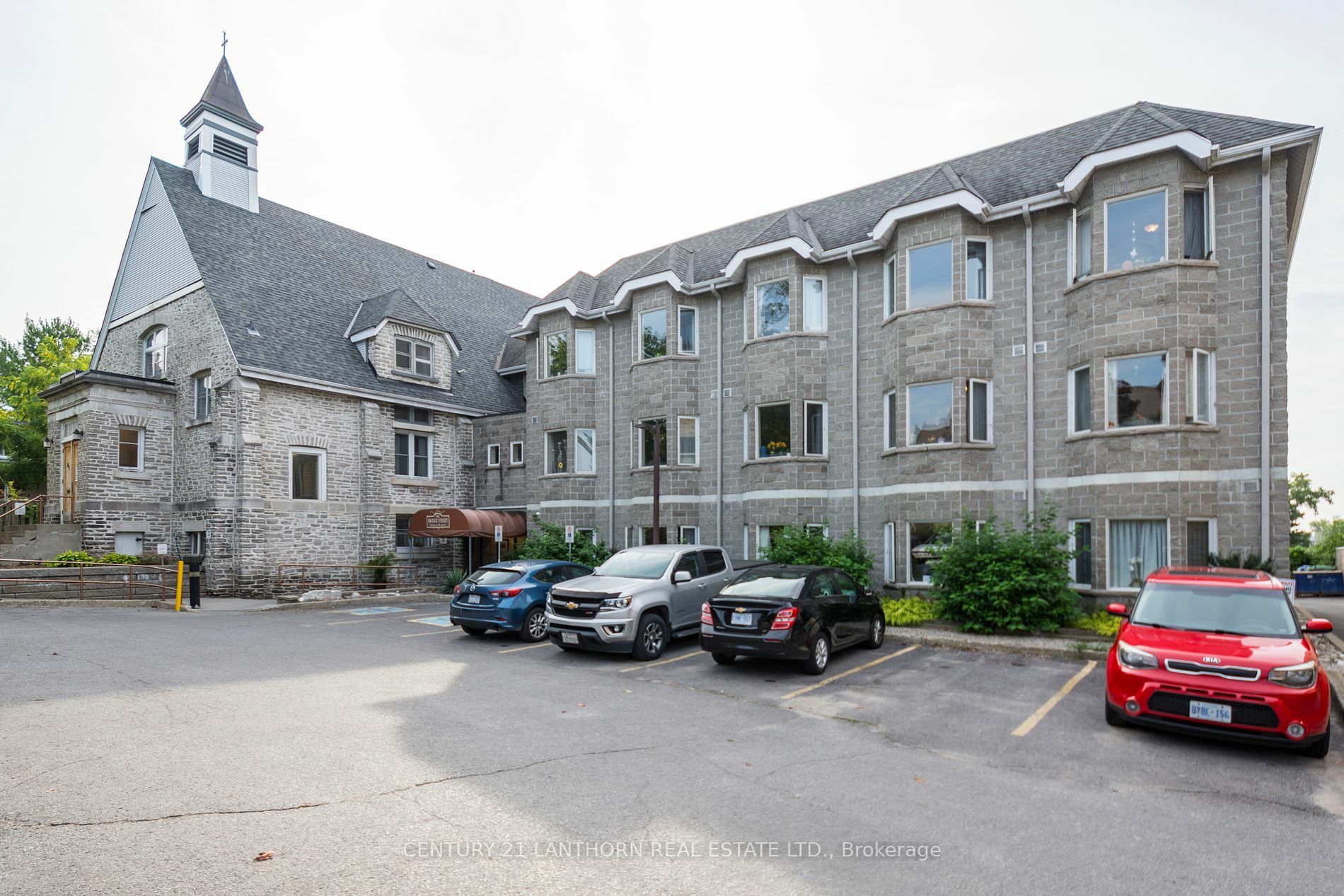 Property Photo:  85 Bridge St E 318  ON K8N 1L9 