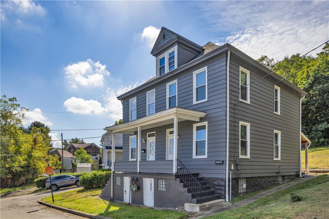 Property Photo:  400 Prospect St  PA 15644 