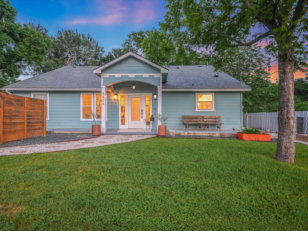 Property Photo:  5405 Manor Road  TX 78723 