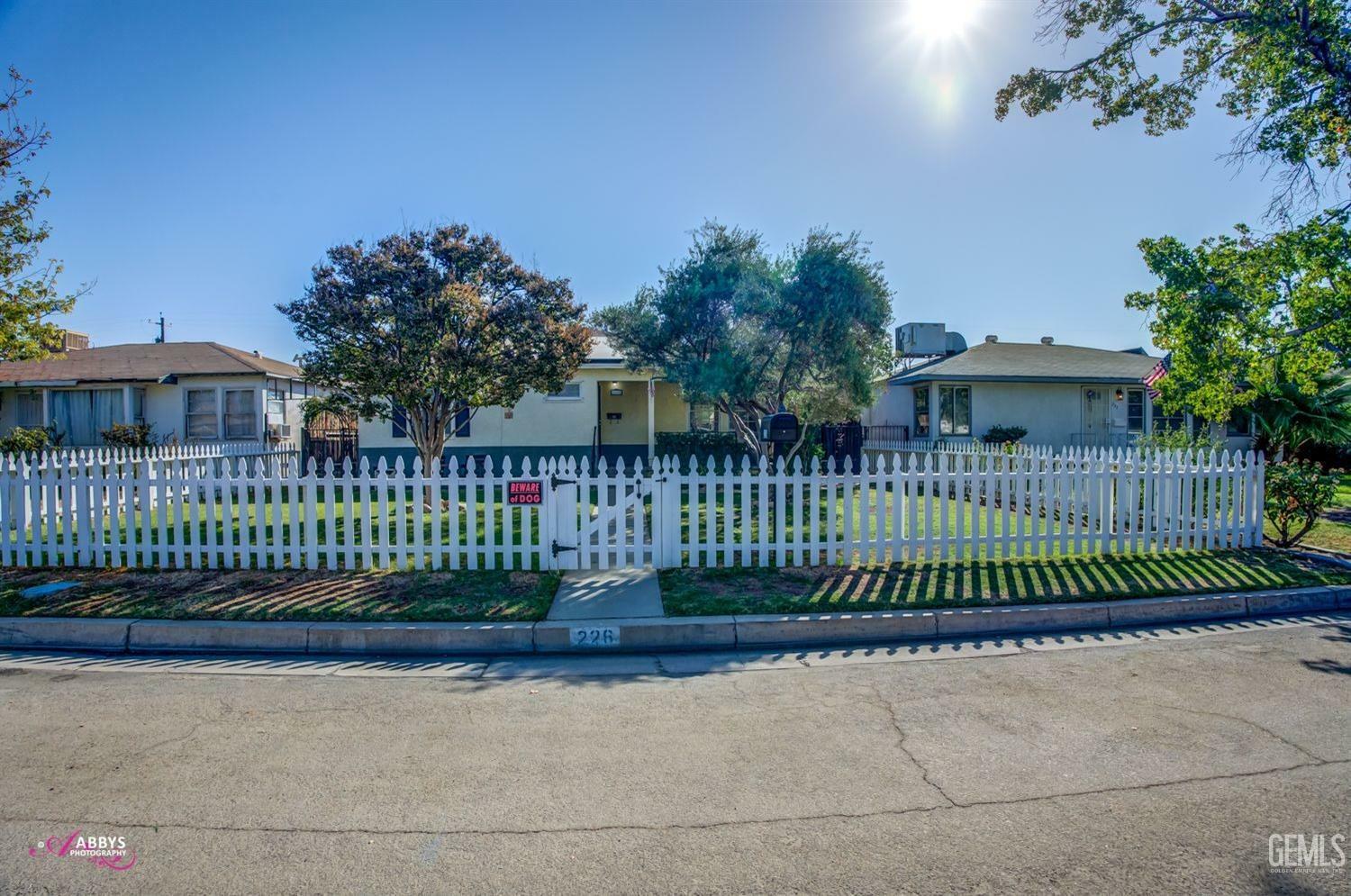 Property Photo:  226 Olive Street  CA 93304 