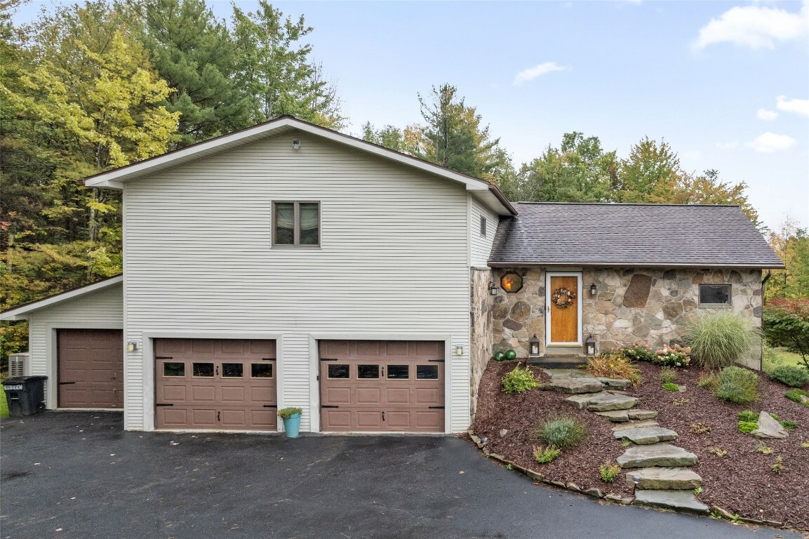 Property Photo:  1259 Fowler Place  NY 13903 