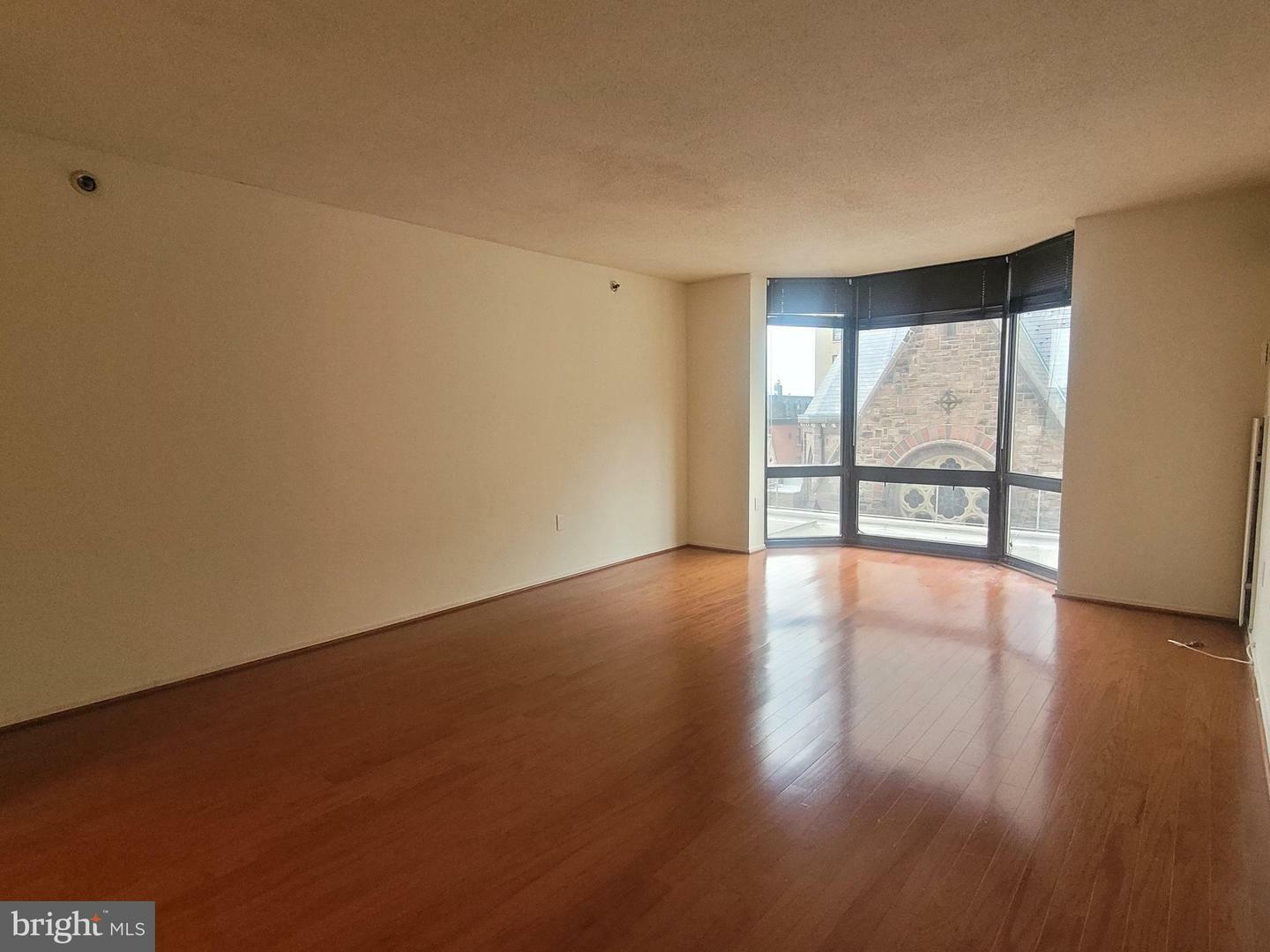 Property Photo:  2018 Walnut Street 32 5J  PA 19103 