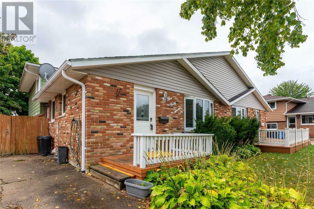 Photo de la propriété:  547 Nassau Crescent  ON N7S 4H8 