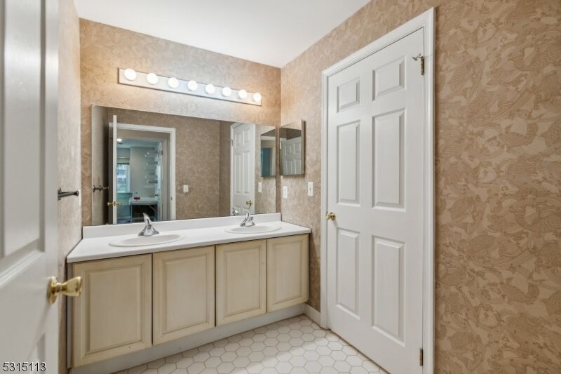 Property Photo: 10 Buttonwood St NJ 07305