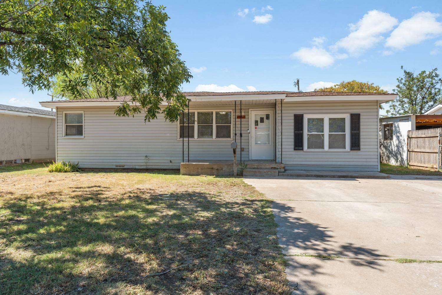 Property Photo:  1905 60th Street  TX 79412 