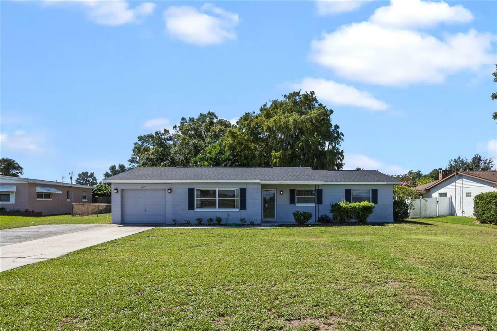 Property Photo: 2009 Lakeshore Boulevard FL 34769