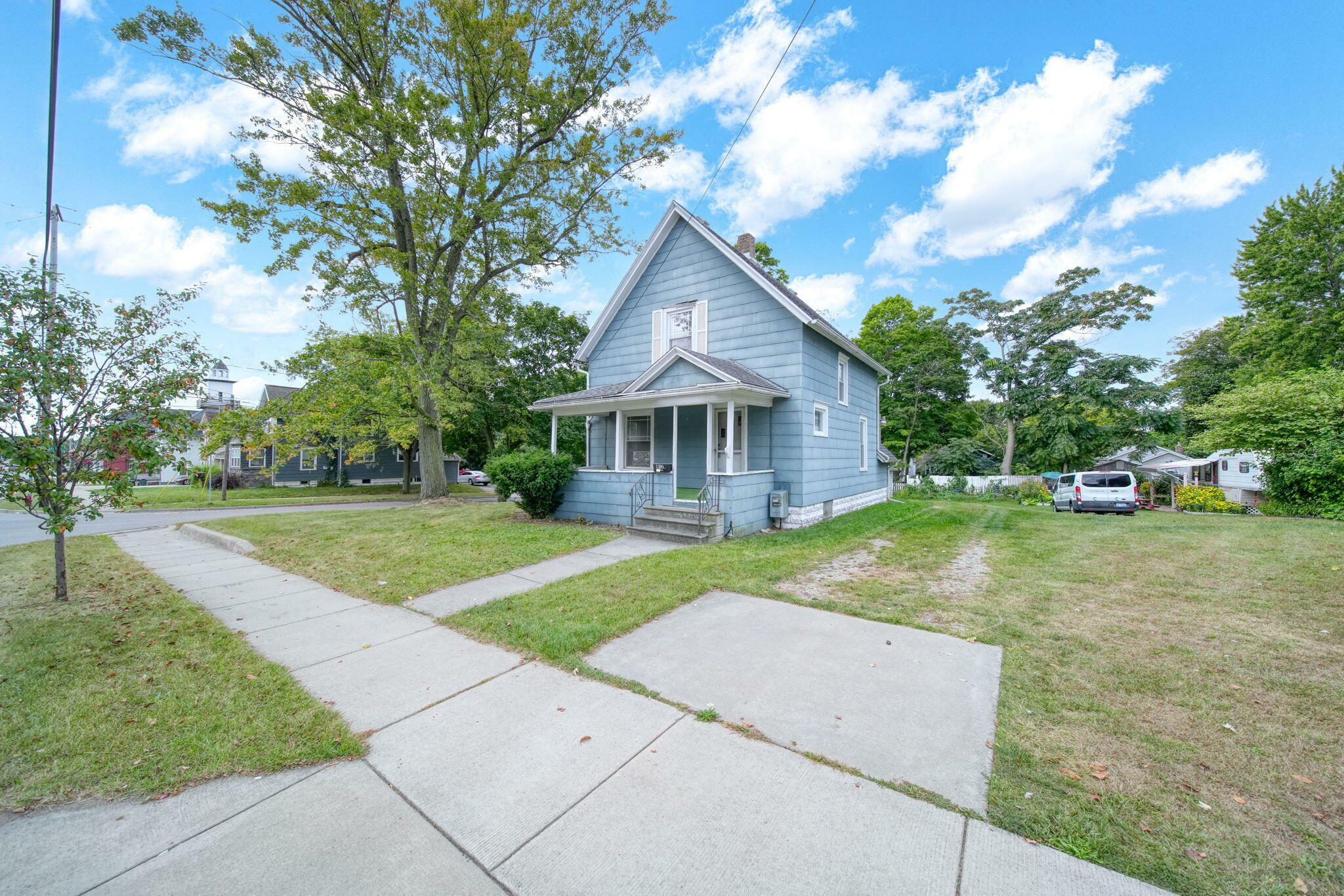 Property Photo:  802 N West Avenue  MI 49202 