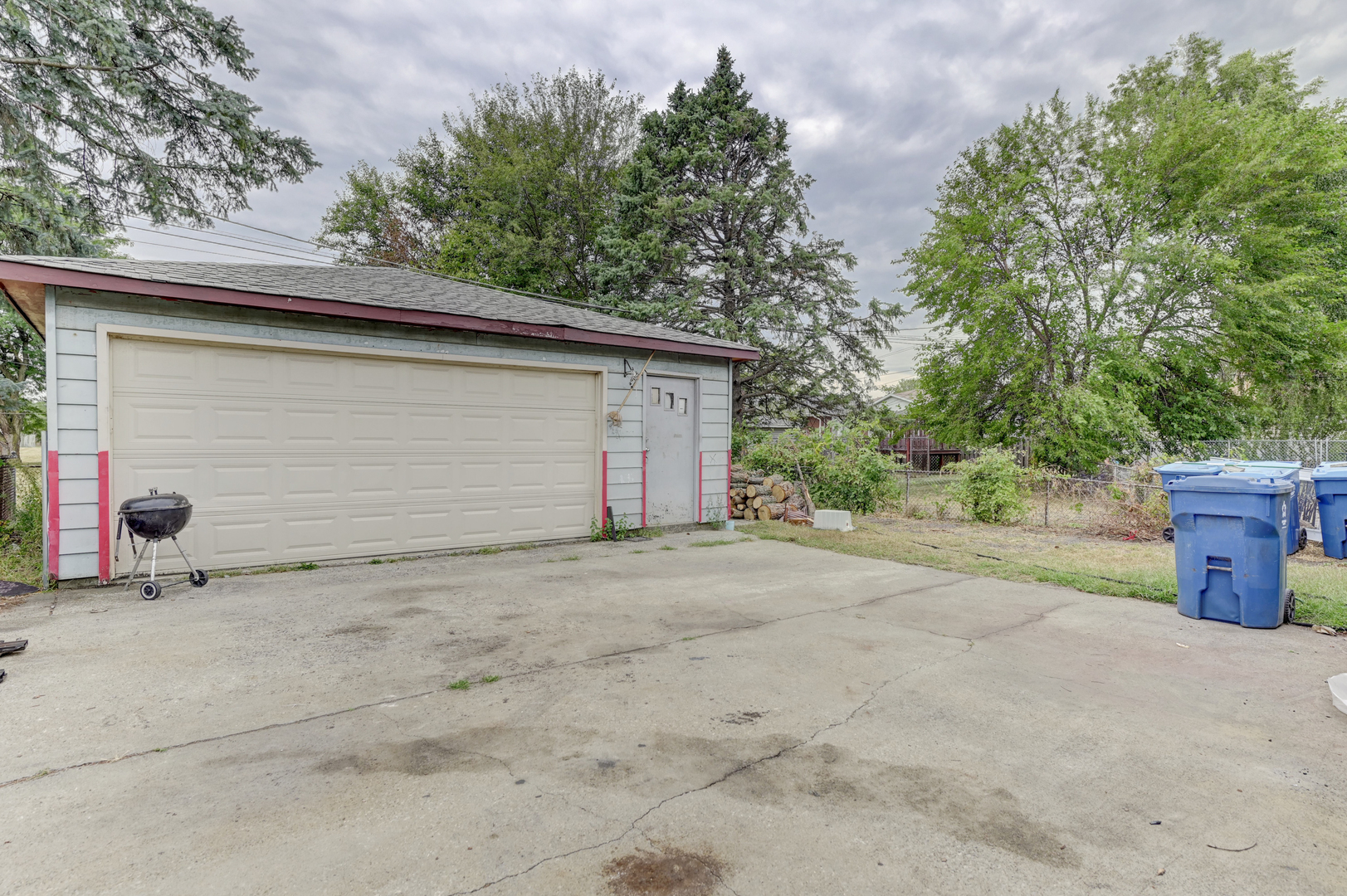 Property Photo:  812 Mackinaw Avenue  IL 60409 