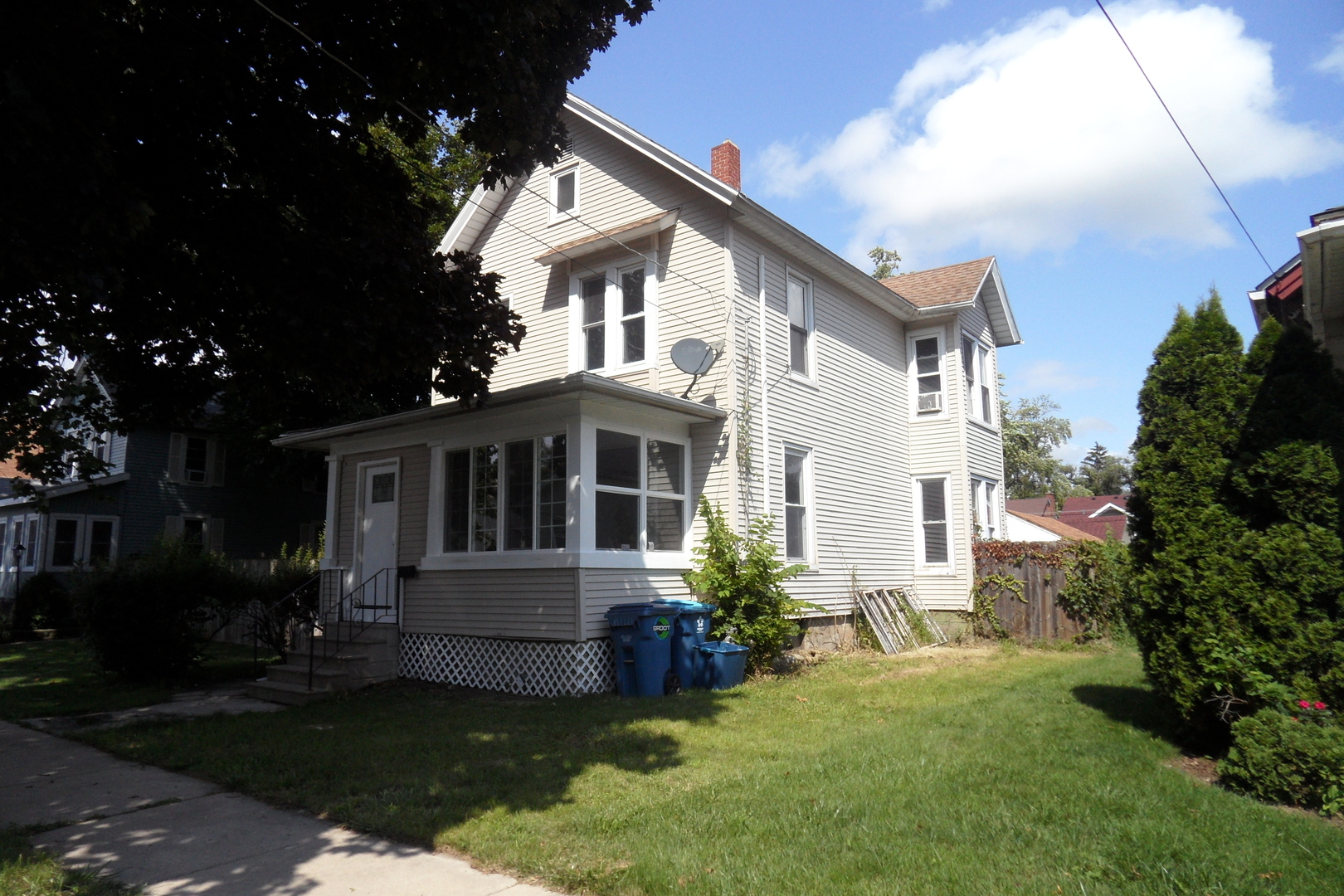 Property Photo:  616 Concord Street  IL 60506 