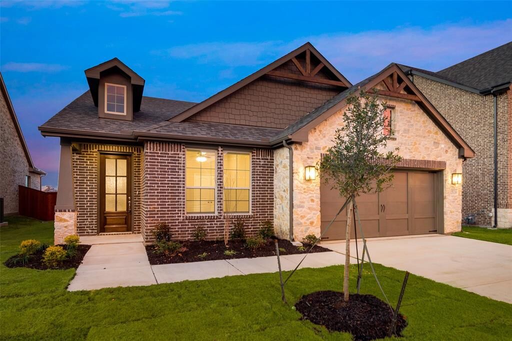 Property Photo: 15116 Devonne Drive TX 76008