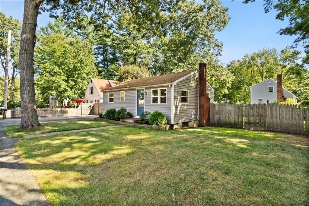 Property Photo:  1 Ledge Rd  MA 02766 