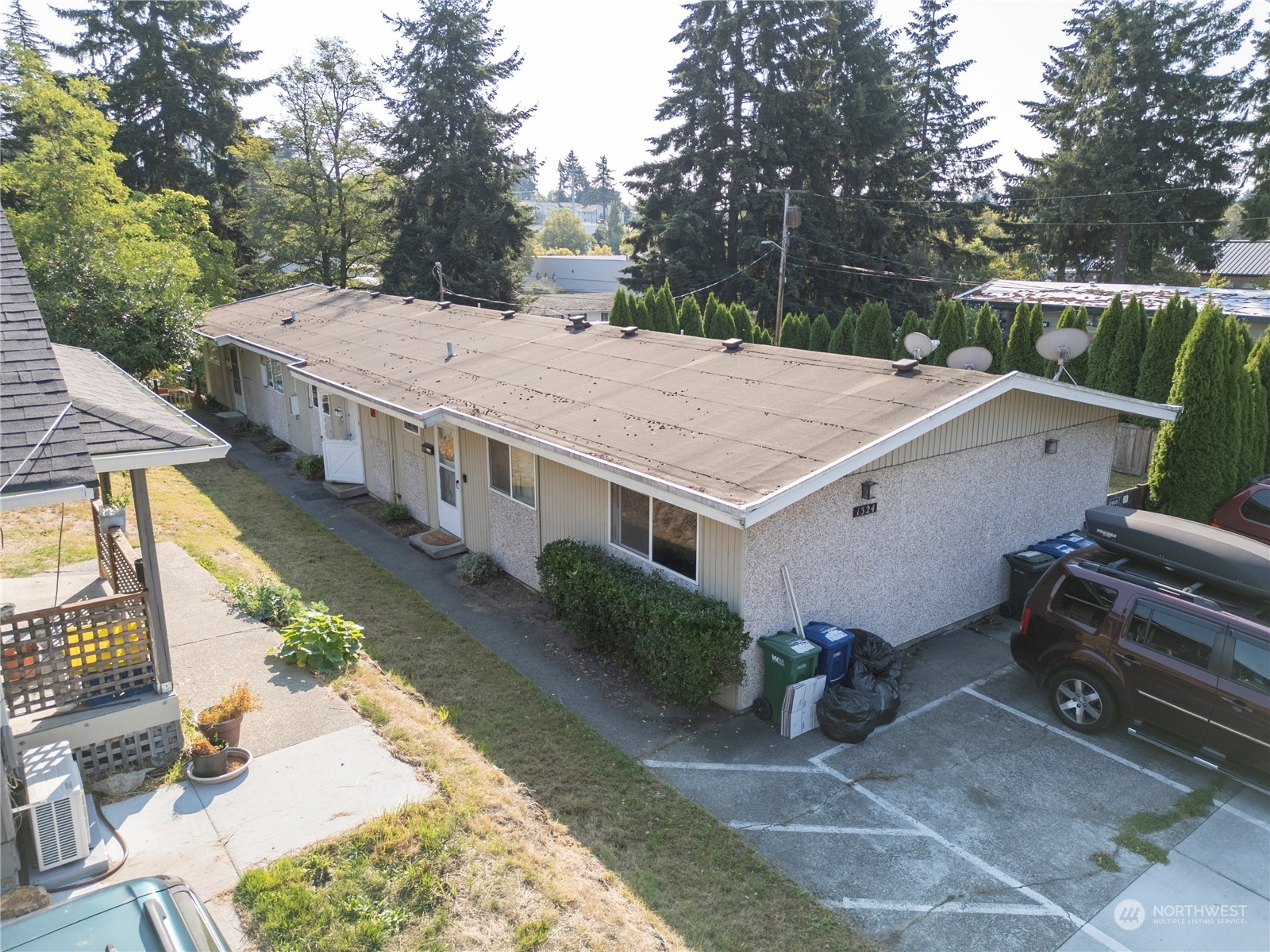 Property Photo:  1324 Jefferson Avenue NE  WA 98056 