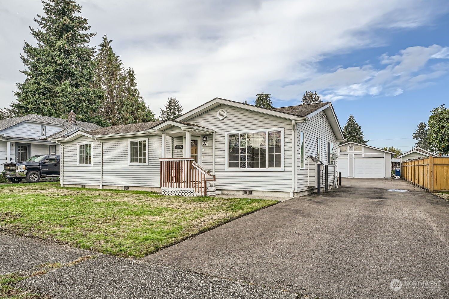 Property Photo: 21 L Street SE WA 98002