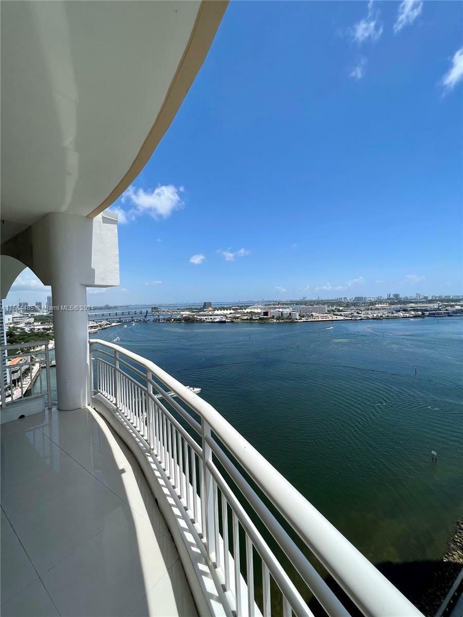 Property Photo:  888 Brickell Key Dr 2611  FL 33131 