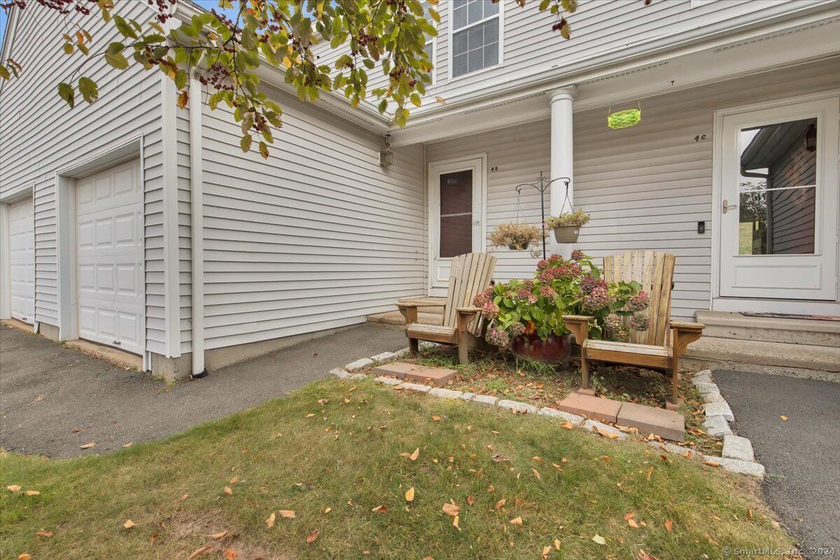 Property Photo: 4 Jamie Lane Apt 4B CT 06042
