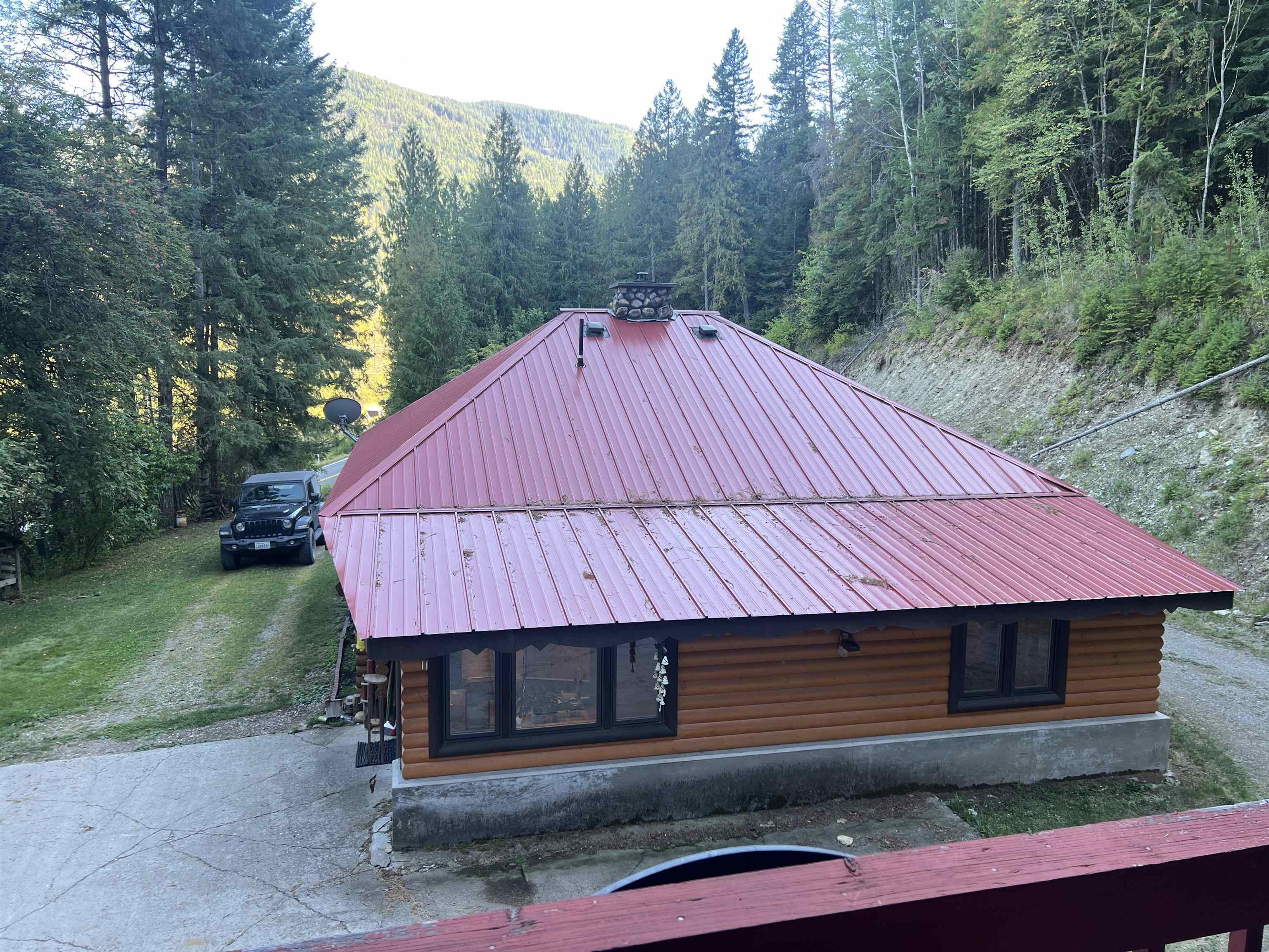 Property Photo:  927 Aladdin Rd  WA 99114 