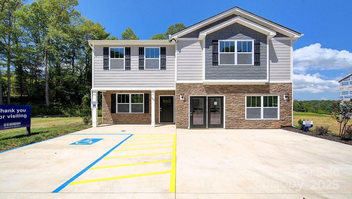 Property Photo: 584 Country Oak Drive NC 28804