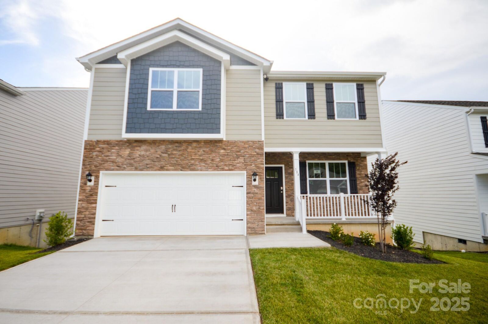 Property Photo: 584 Country Oak Drive NC 28804
