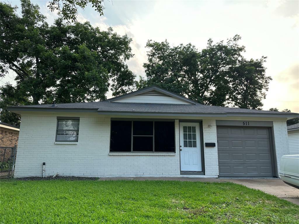 Property Photo:  511 Guyer Street  TX 77498 