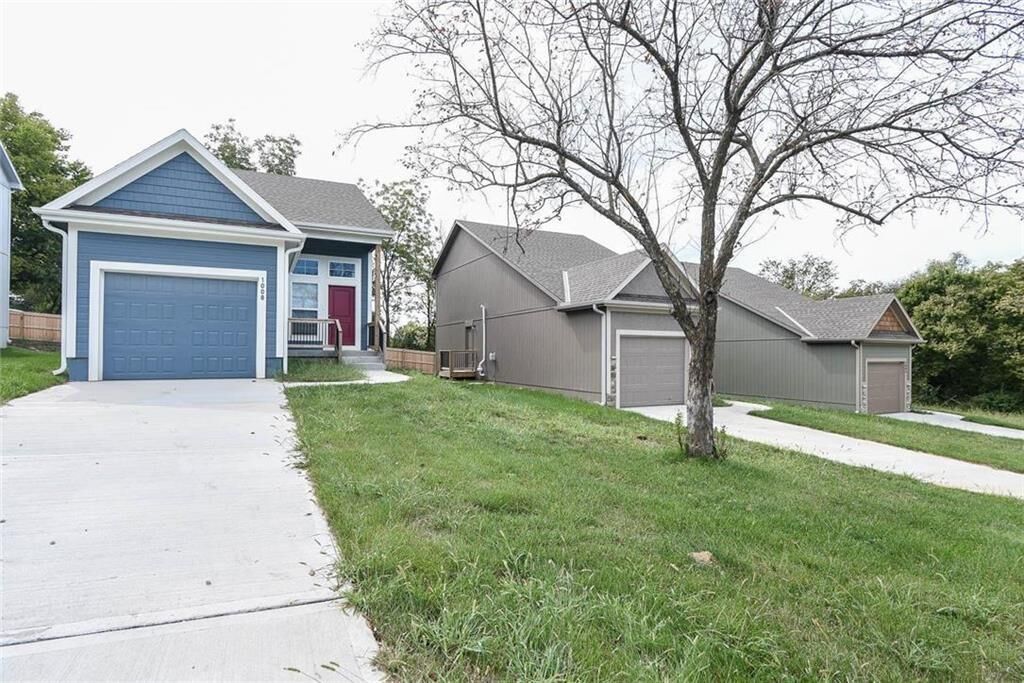 Property Photo:  1008 Willow Street  MO 64080 