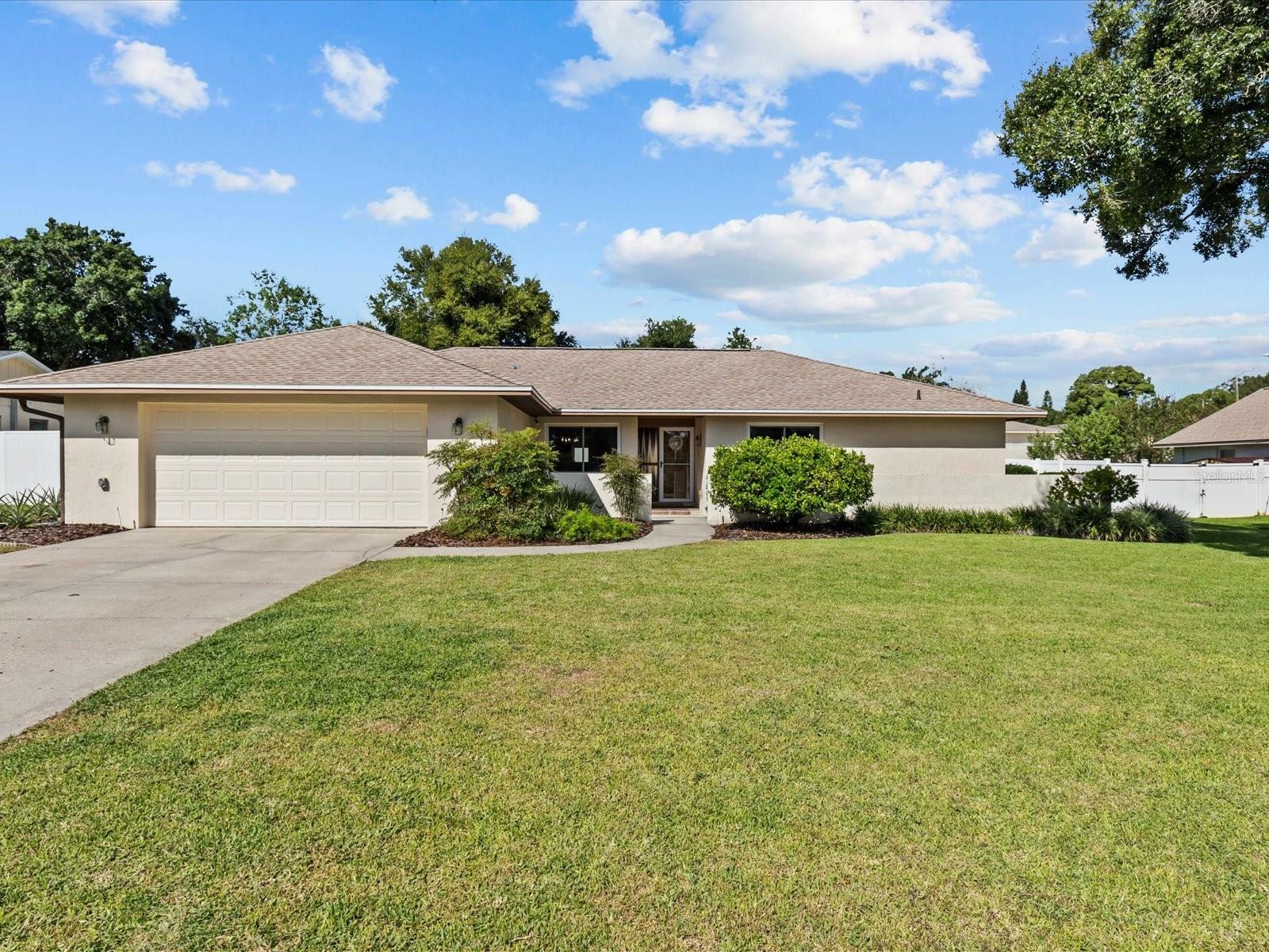 Property Photo:  1814 Stonecrest Court  FL 33813 