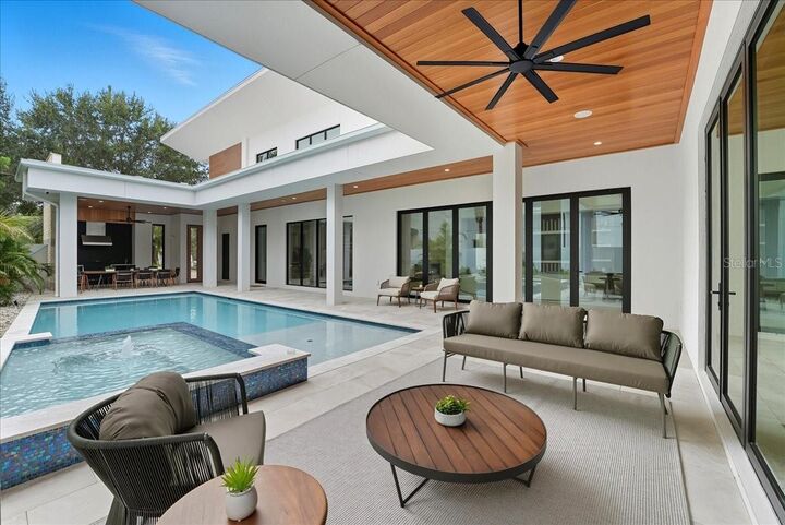 Property Photo: 8643 Farthington Way FL 32827