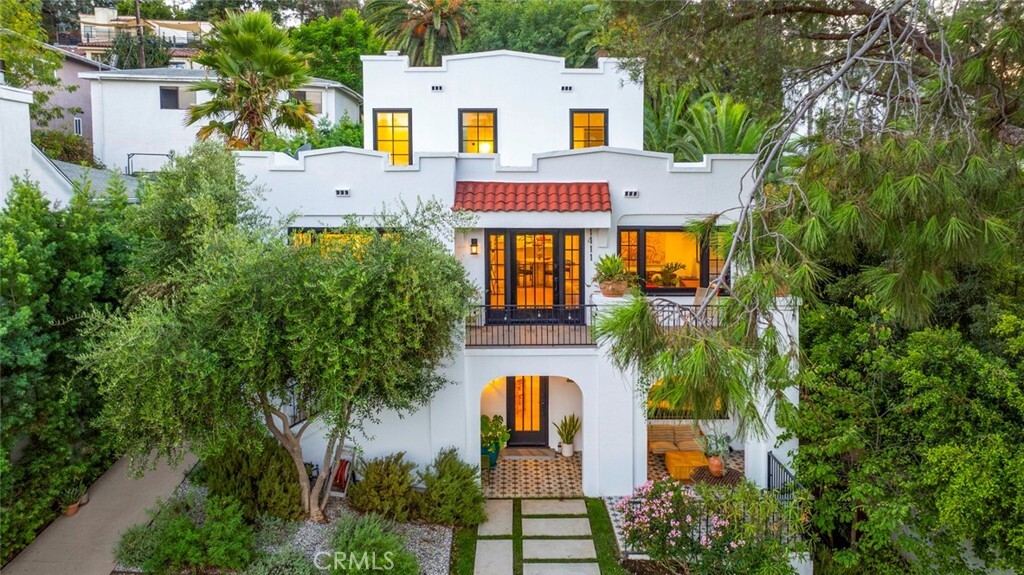 Property Photo: 1411 Wellesley Drive CA 91205