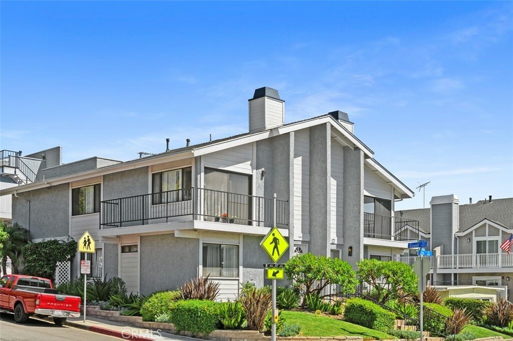 Property Photo:  1401 12th Street B  CA 90266 