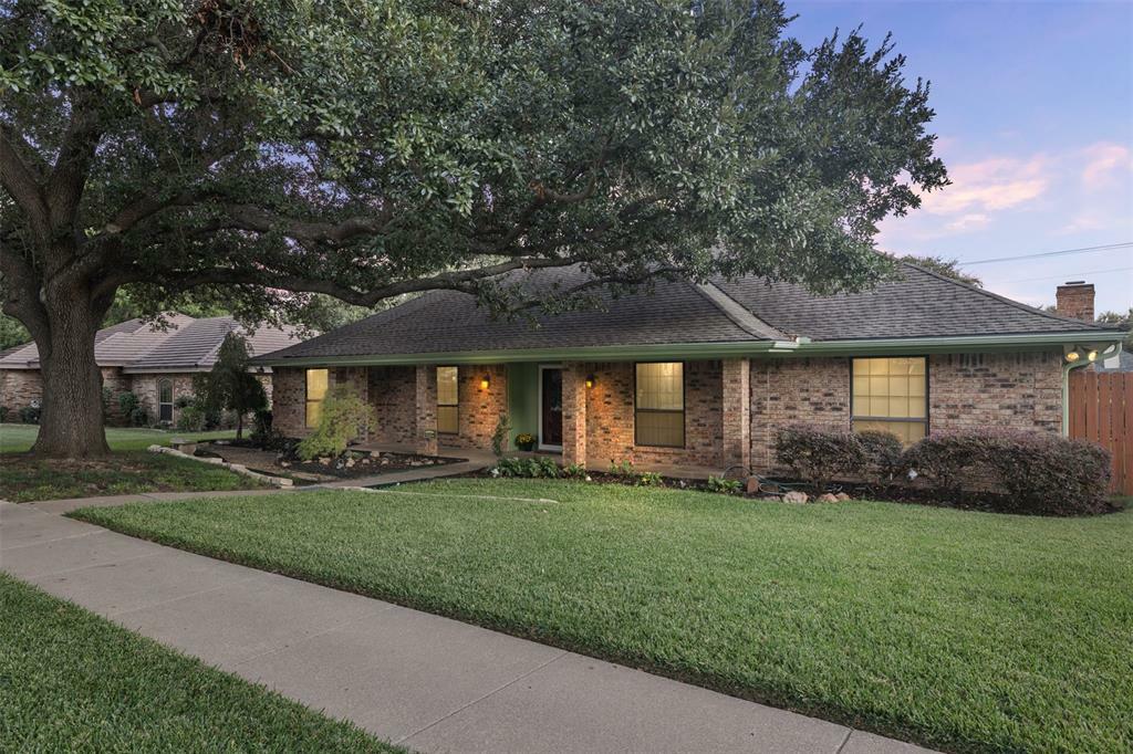 Property Photo:  1716 Hampton Court  TX 76021 
