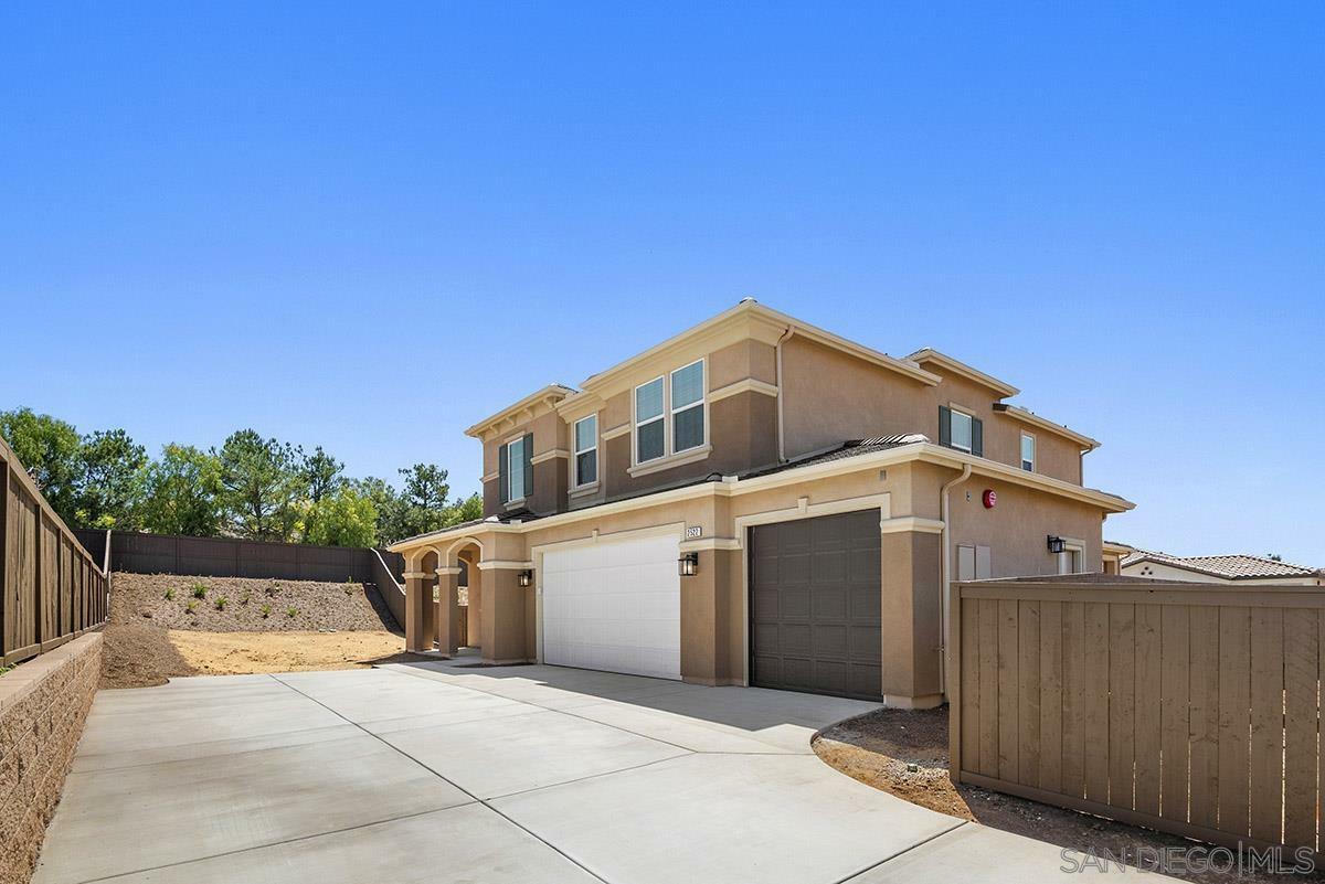 Property Photo:  2522 Blackbird Gln  CA 92029 