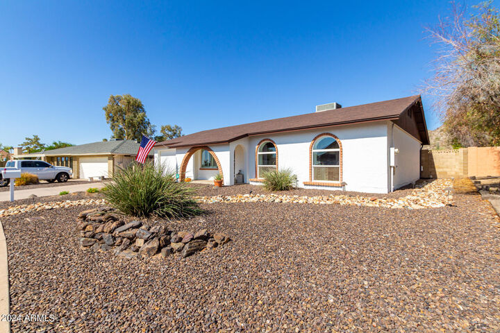 Property Photo: 10030 S 43rd Place AZ 85044