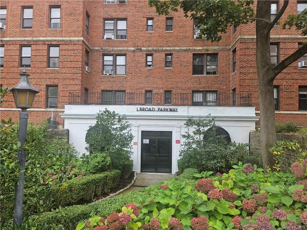 Property Photo:  1 Broad Parkway 4K  NY 10601 