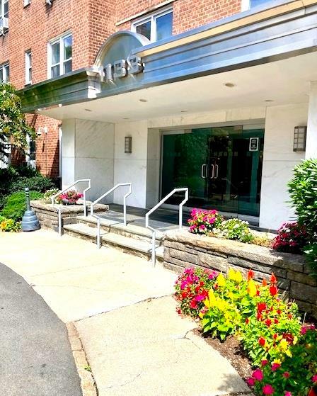 Property Photo:  1133 Midland Avenue 4B  NY 10708 