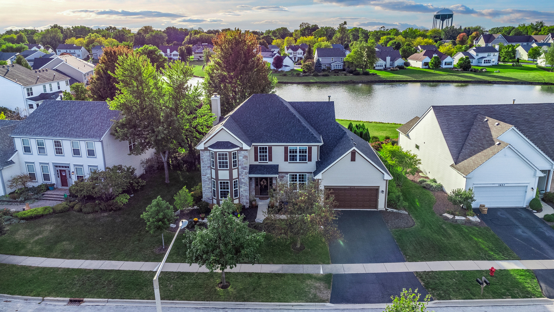 Property Photo:  1631 Brower Place  IL 60178 