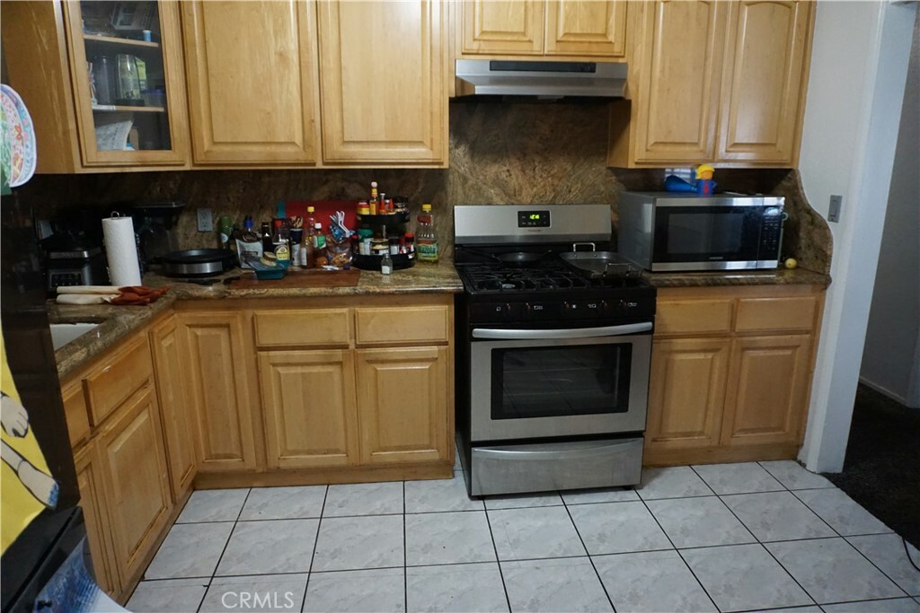 Property Photo:  1422 E Broadway  CA 92805 