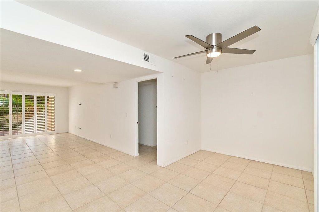 Property Photo:  255 E Avenida Granada 412  CA 92264 