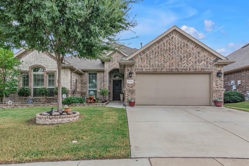 Property Photo: 2116 Rosalinda Pass TX 76131