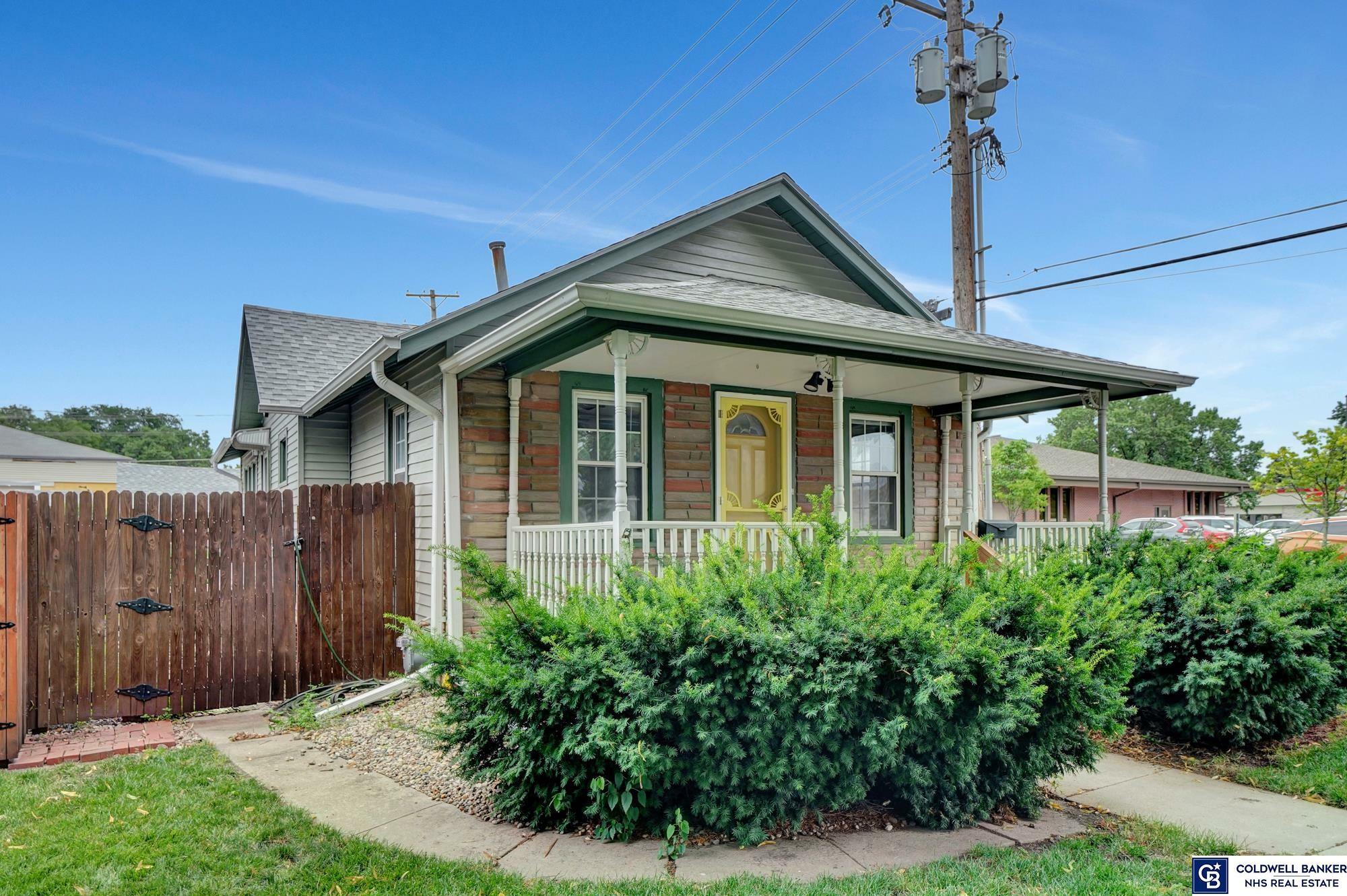 Property Photo:  1376 Chautauqua Avenue  NE 68510 