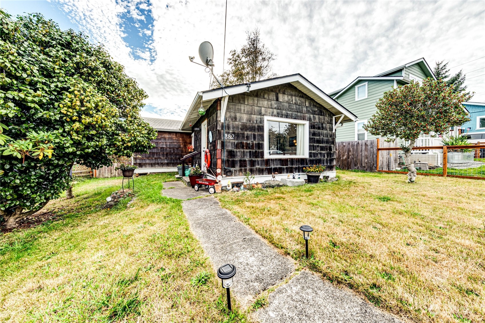 Property Photo:  832 W Ninth Street  WA 98363 