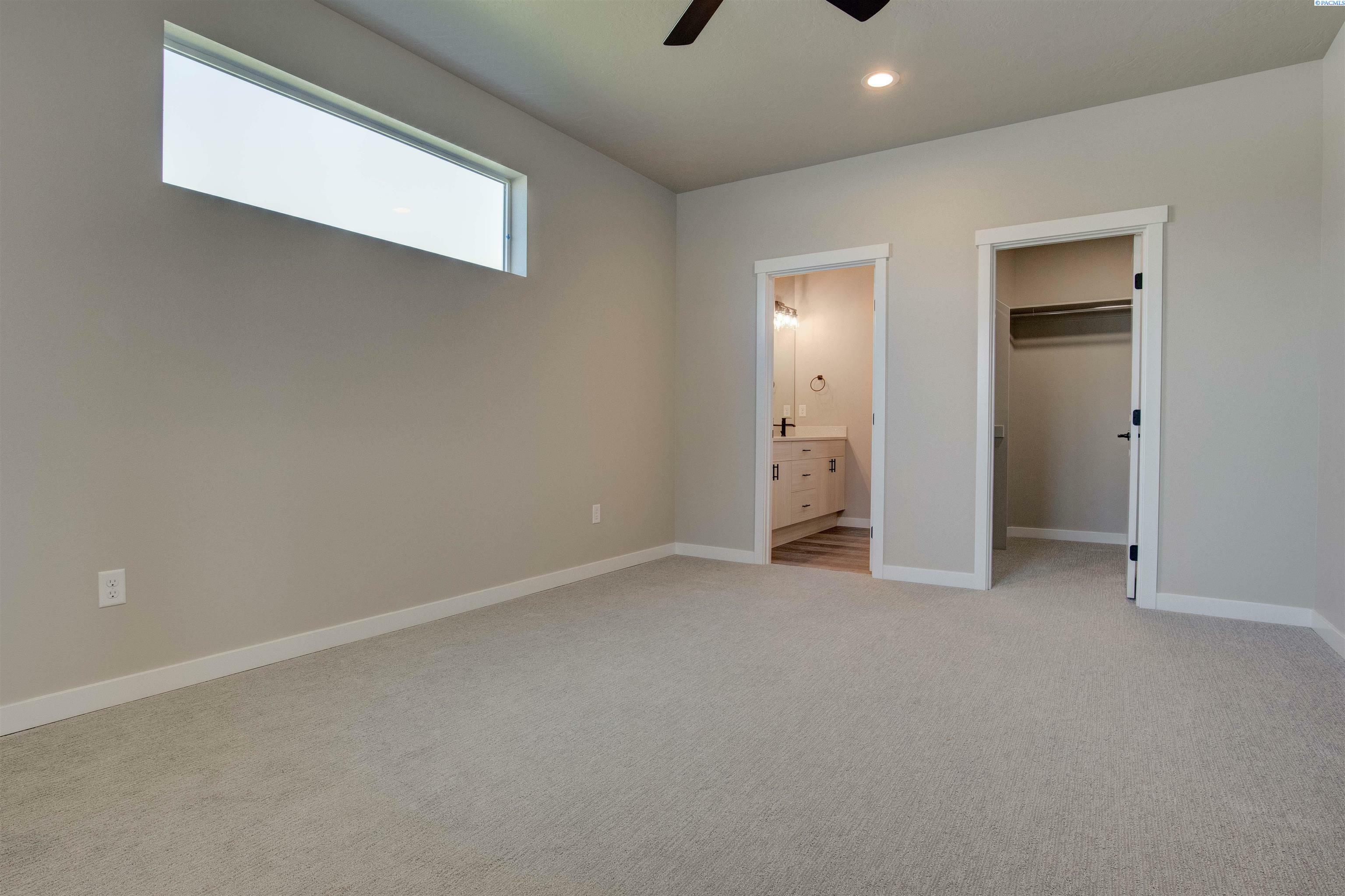 Property Photo:  3677 Stardust St  WA 99352 