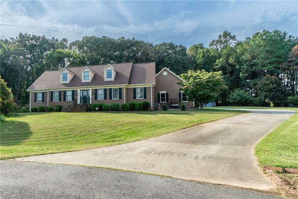 Property Photo:  4905 Deer Pointe Court  NC 27406 