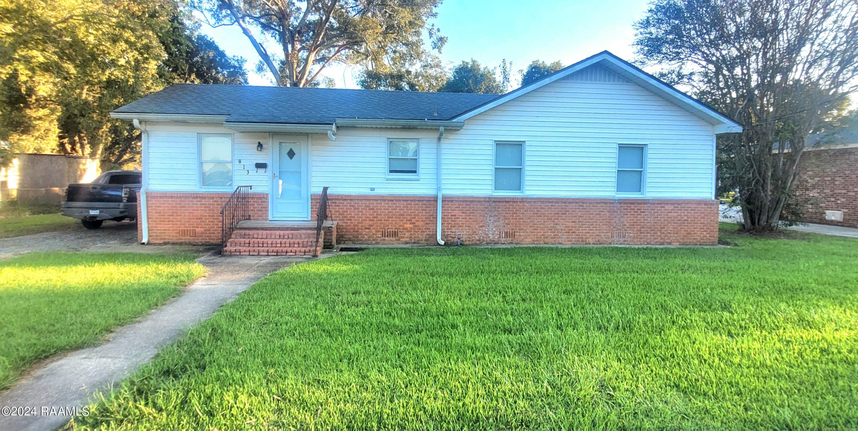 Property Photo: 813 W Main Street LA 70528