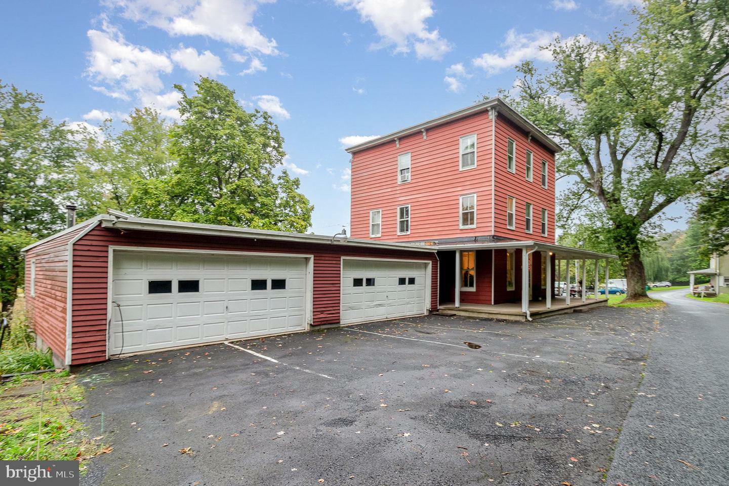 Property Photo:  226 Schoolhouse Road  PA 17020 