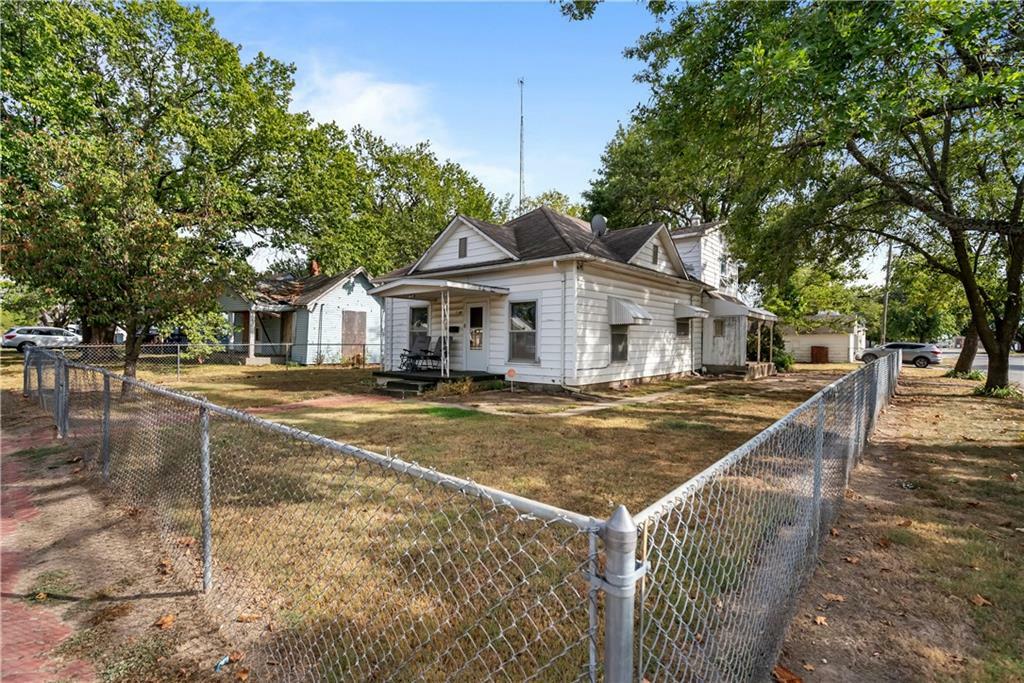 Property Photo:  1415 W 6th Street  KS 67337 