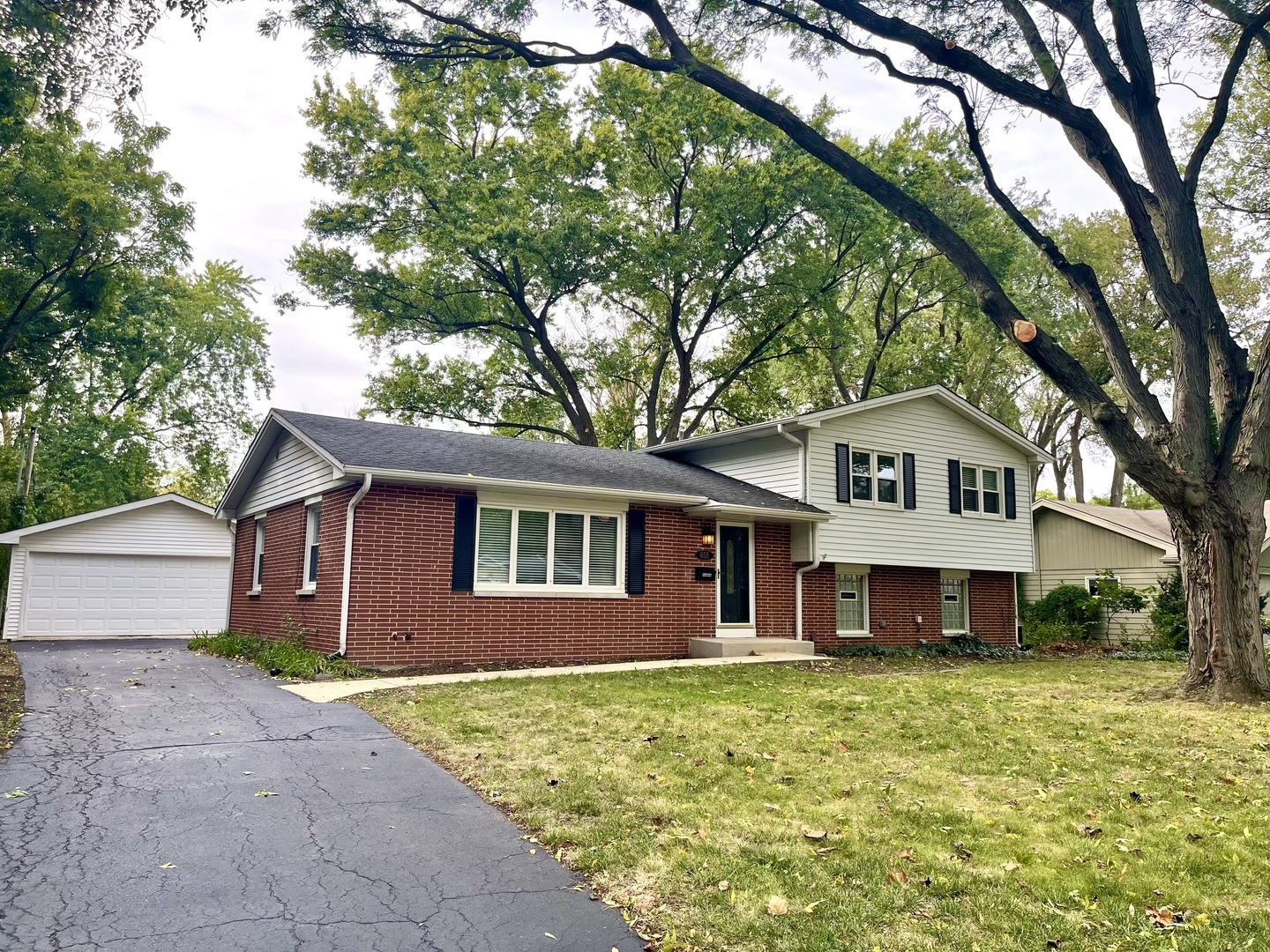 Property Photo:  655 Melody Lane  IL 60540 