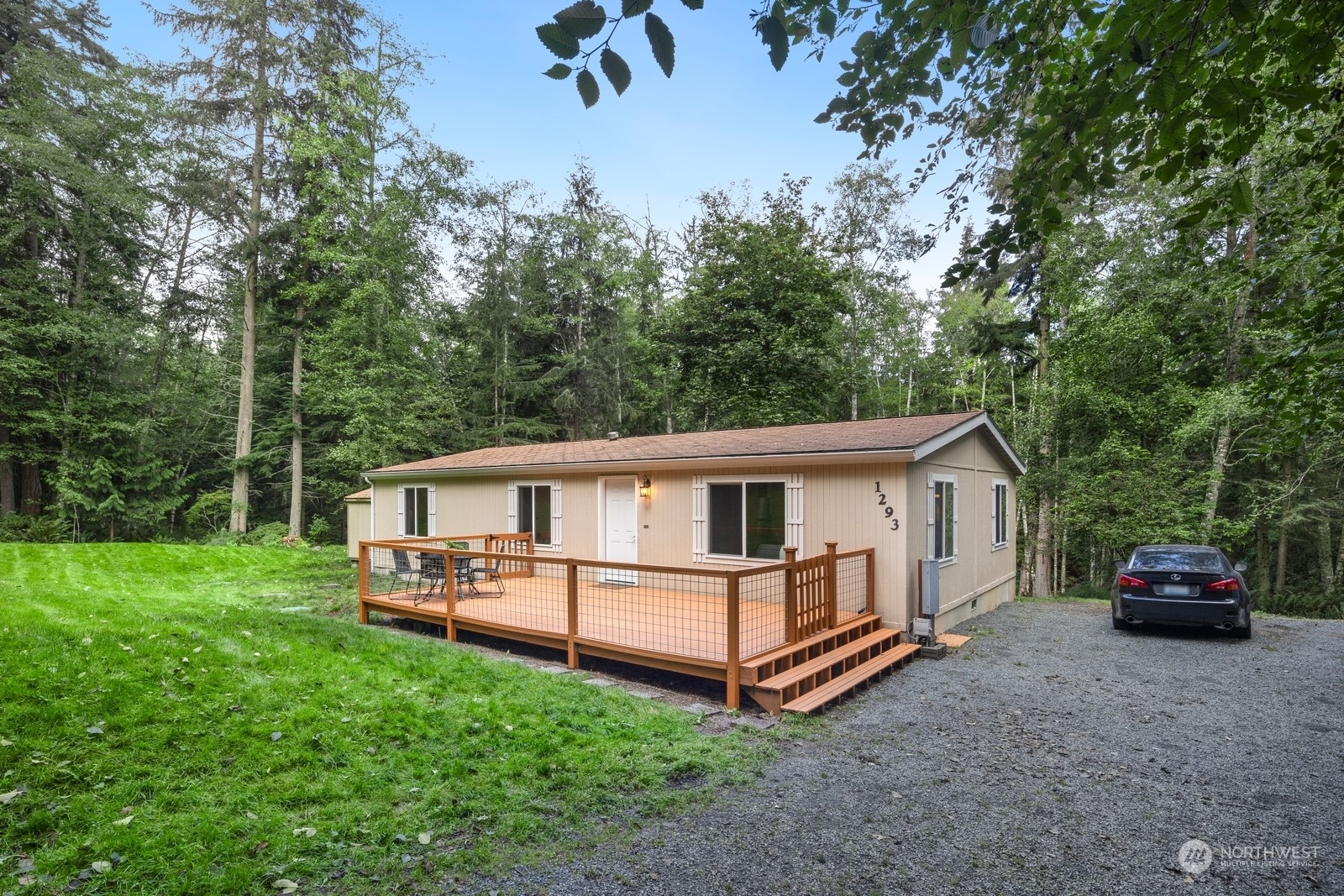 Property Photo:  1293  Wallace Court  WA 98277 